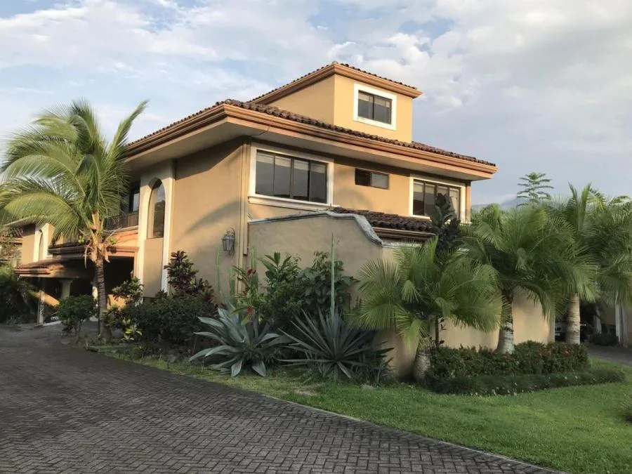 Alquilo Casa en Lindora Santa Ana MGA - Alquiler / Renta en Santa Ana
