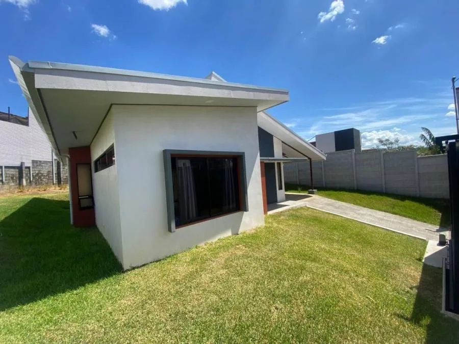 Venta de casa a estrenar en residencial en la Garita Alajuela MGA - Venta en Garita