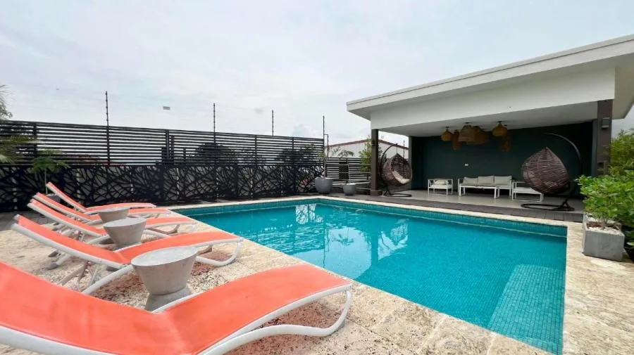 Alquiler de casa en condominio, San Antonio de Escazú. RAH 26-432 (NR) - Alquiler / Renta en Escazú
