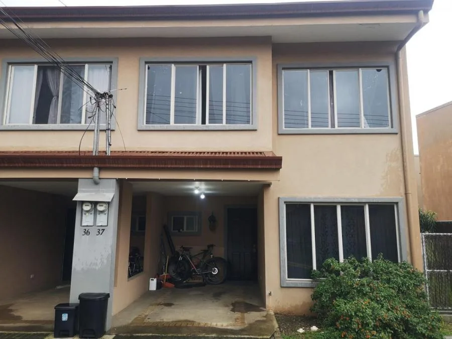 Venta de casa en Santiago, San Rafael, Heredia (DJ 24-888) - Venta en San Rafael