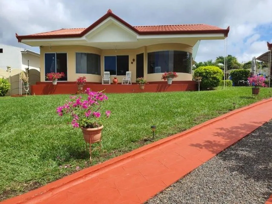 Venta de Casa en Orotina, Alajuela. RAH 24-881 - Venta en Orotina