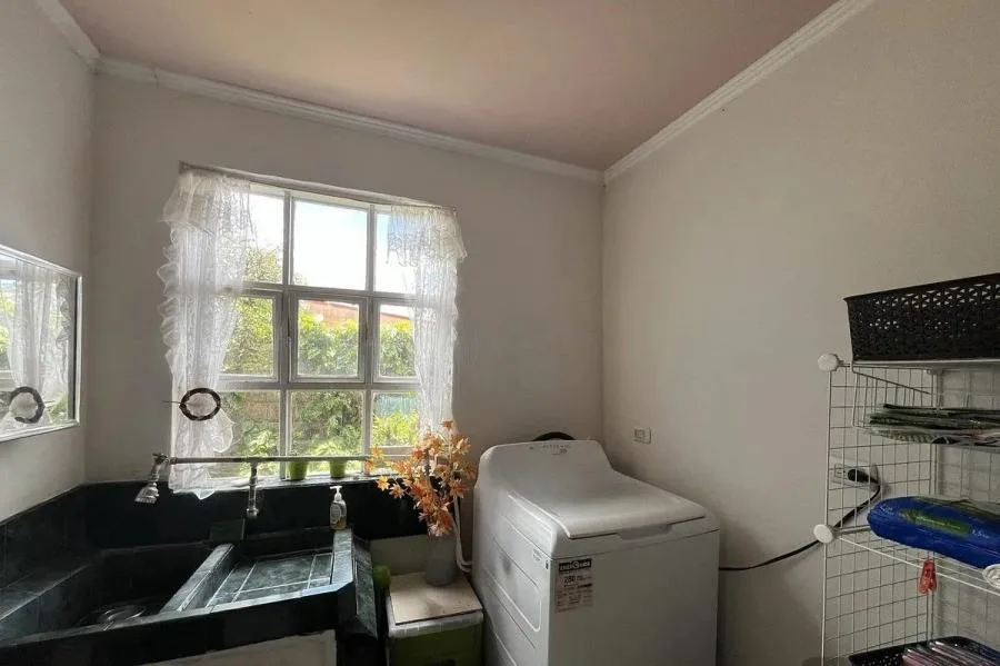 Venta de casa en Moravia, Urbanización La Ladrillera, un nivel con amplias zonas verdes  - Venta en Moravia — photo 2