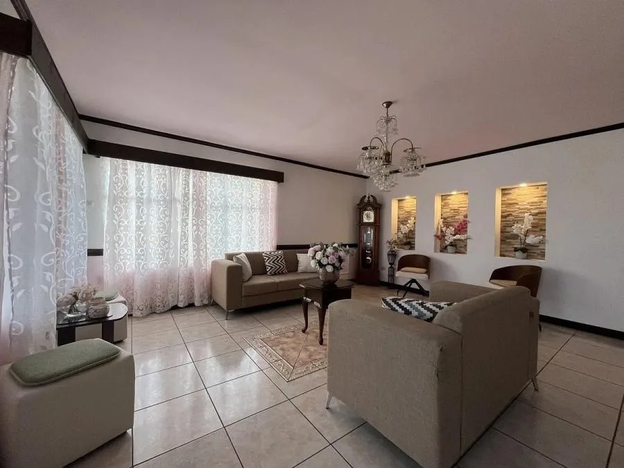 Venta de casa en Moravia, Urbanización La Ladrillera, un nivel con amplias zonas verdes  - Venta en Moravia — photo 3