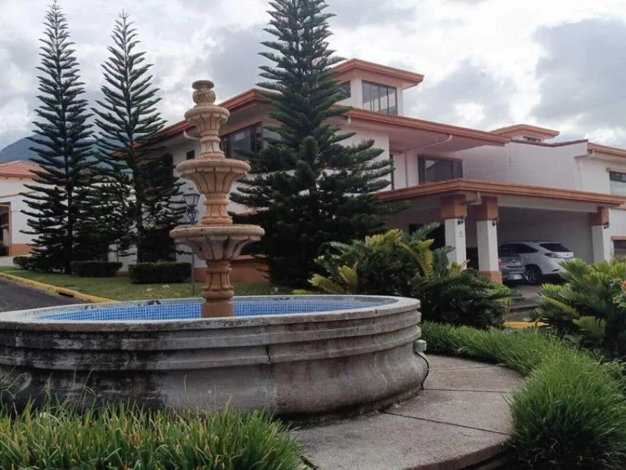 venta de casa en san jose escazu - Venta en Escazú
