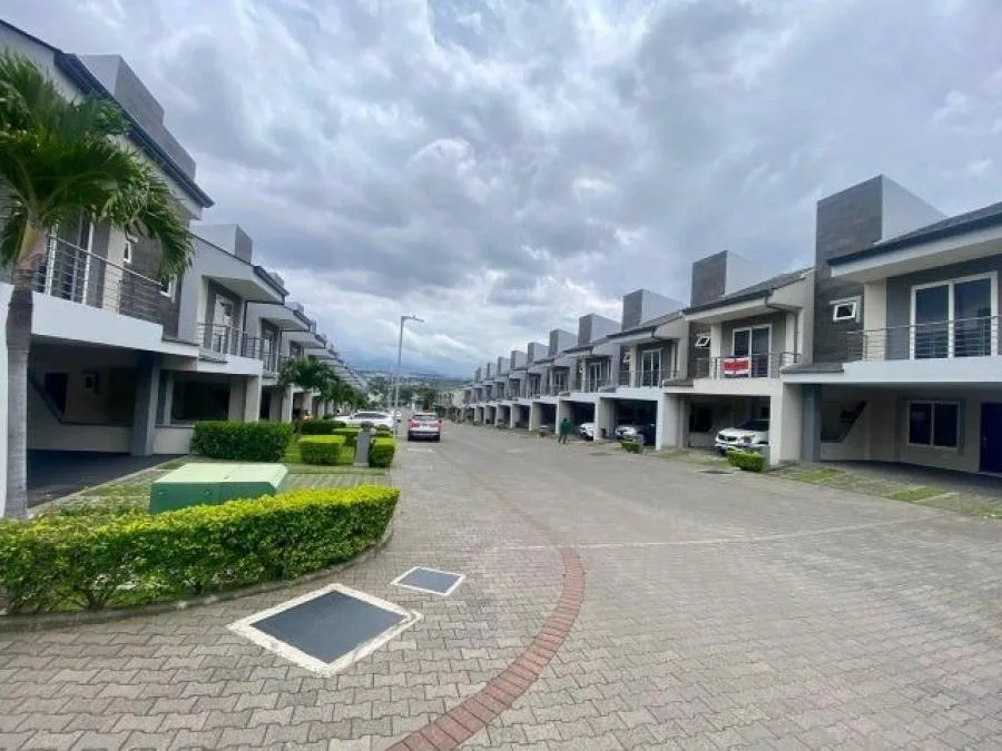 Venta de casa en condominio de Guachipel?n, Escaz? - Venta en Escazú