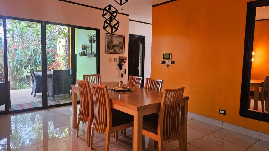 Venta de Casa en Mata de Plátano Goicoechea en Condominio MGA - Venta en Goicoechea