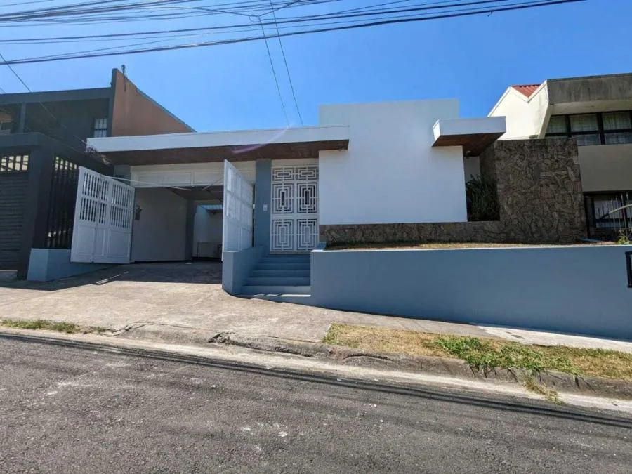 CASA EN VENTA EN LOS ROBLES, MORAVIA RAH 232436  - Venta en Moravia