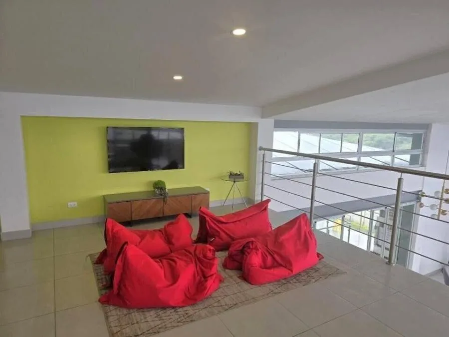 Alquilo casa en Condominio Hacienda Lincoln santo Domingo Heredia - Alquiler / Renta en Santo Domingo — photo 3