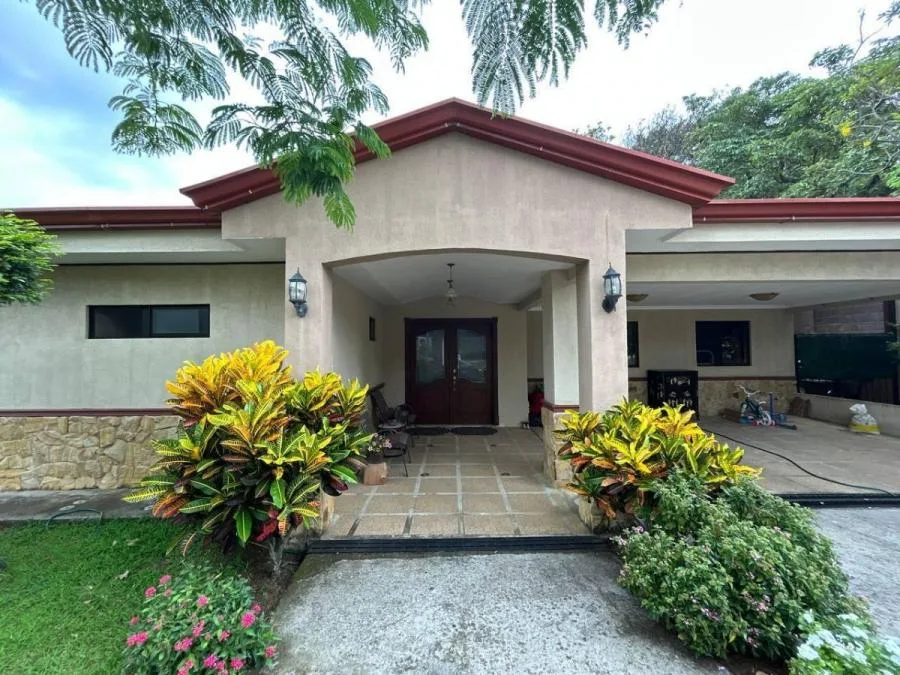 CASA EN VENTA EN DESAMPARADOS, ALAJUELA RAH 233287  - Venta en Desamparados