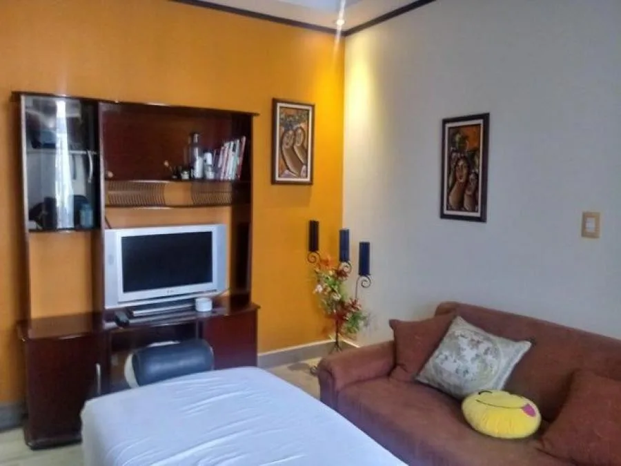 Casa esquinera con amplia area verde en condominio ubicado en El Carmen de Guadalupe RAH 231304 - Venta en Goicoechea — photo 4