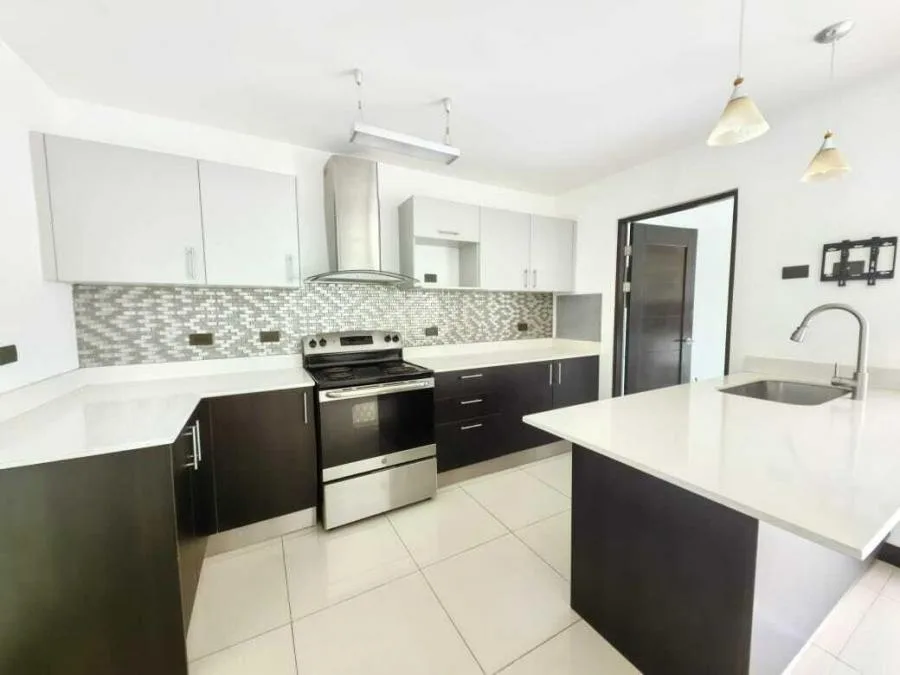 CASA EN VENTA EN BARRIO EL SOCORRO, SANTO DOMINGO RAH 24383  - Venta en Santo Domingo — photo 5