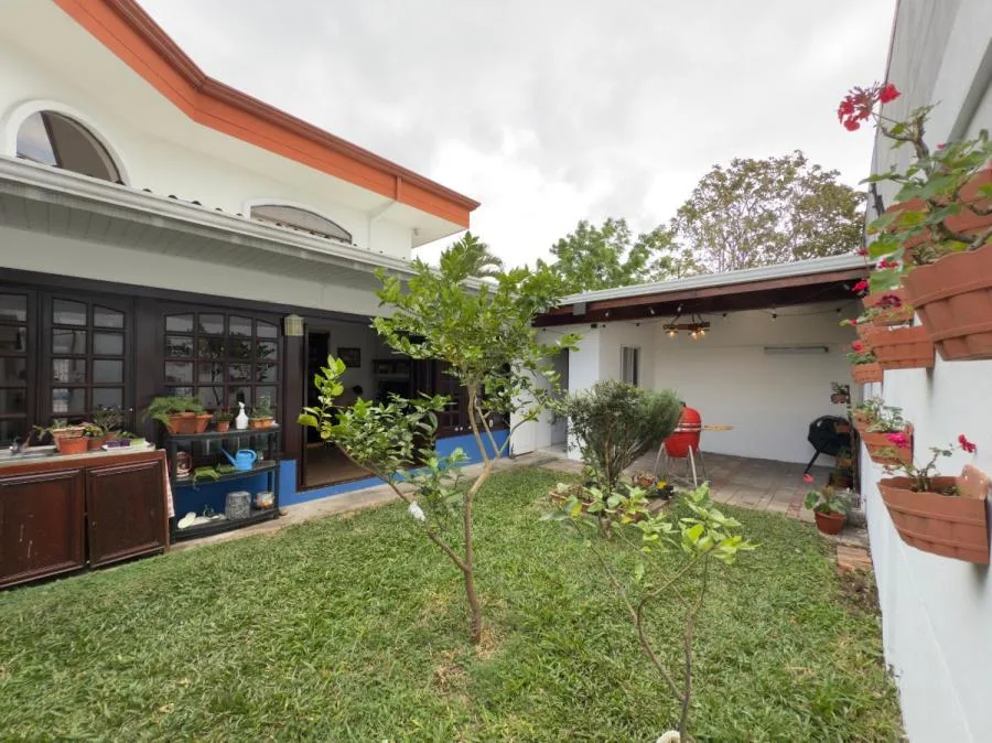 Venta de casa en Residencial Privado en Santo Domingo de Heredia #DE012   PRECIO DE VENTA ?145.000.0 - Venta en Santo Domingo