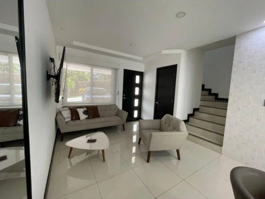 Alquiler  de casa en Santa Ana CA. - Alquiler / Renta en santa ana