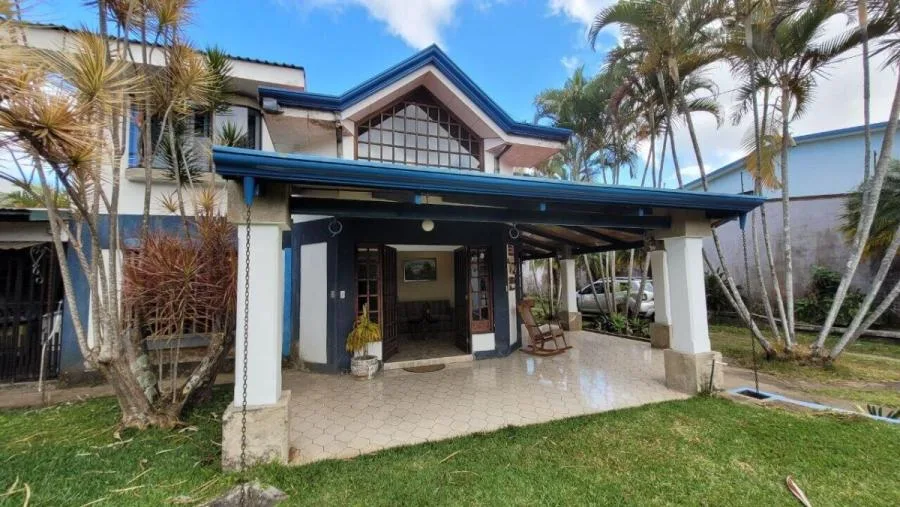 Bienvenido a la venta de una hermosa casa en Granadilla Curridabat con uso de suelo mixto RAH 232219 - Venta en Curridabat