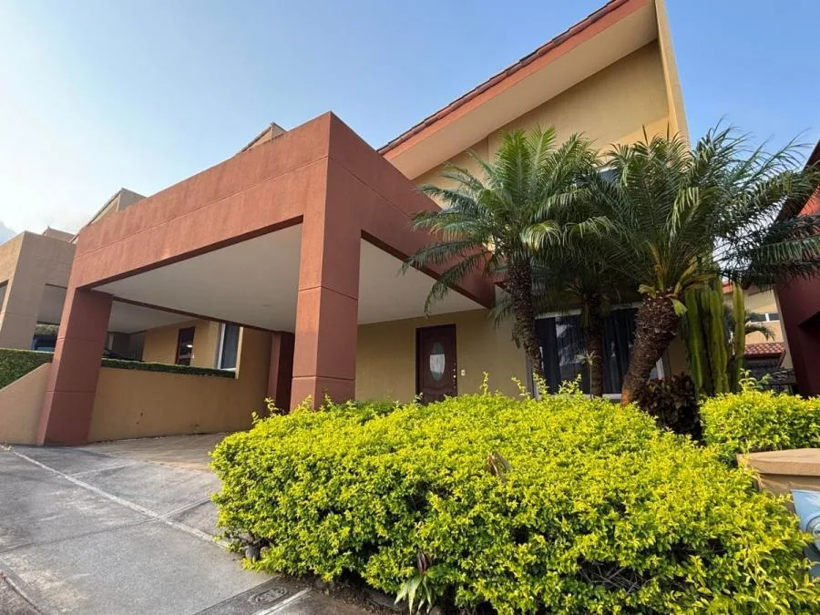 Venta de Casa en Ulloa, Heredia. RAH 25-1548 - Venta en Ulloa