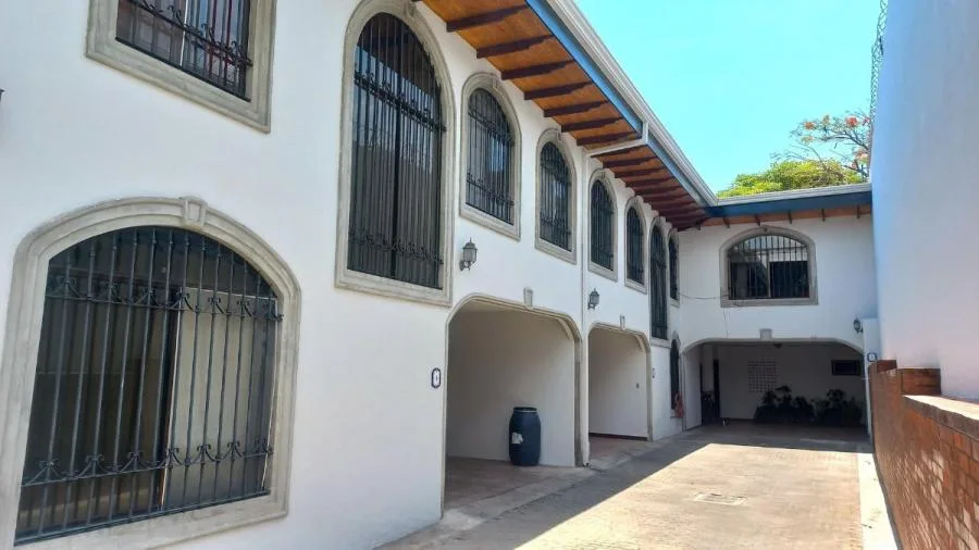 Venta de Condominio con 3 apartamentos en San Rafael Escaz? MGA - Venta en Escazú