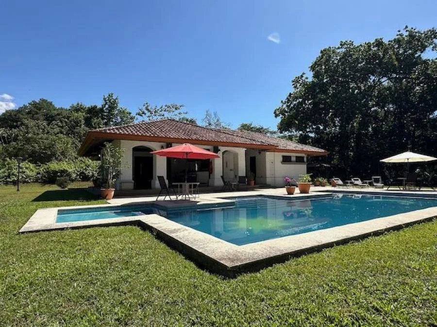 Venta Finca con casa club y piscina, Orotina para proyecto inmobiliario - Venta en Orotina