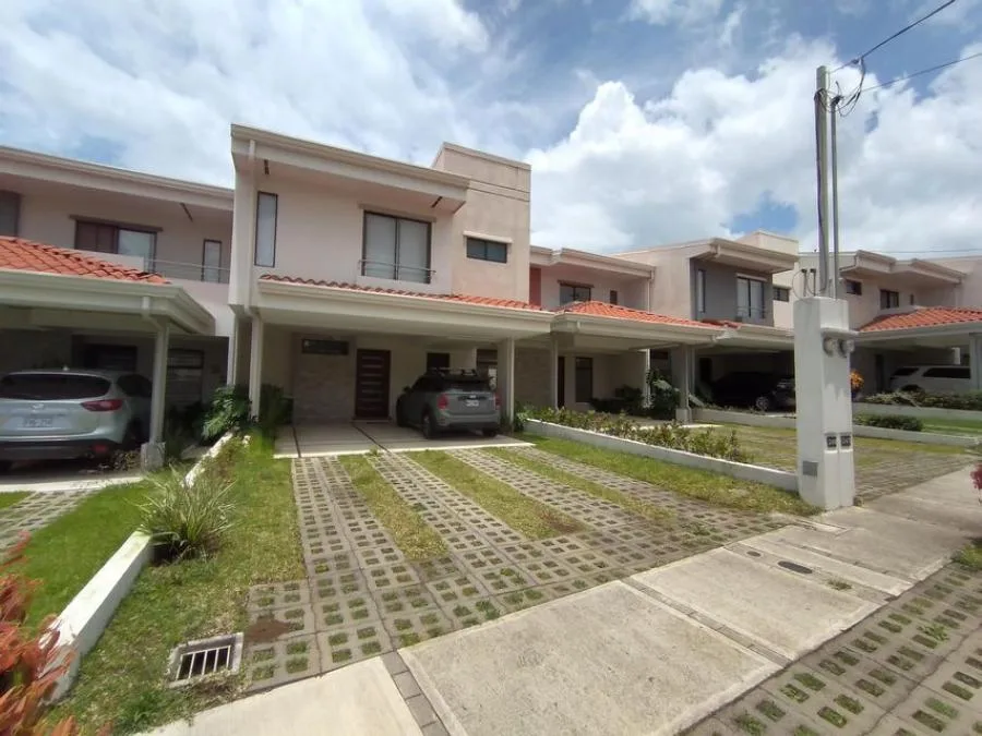Casa en venta en Santo Domingo, Heredia. RAH 23-319 - Venta en Santo Domingo