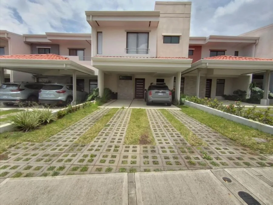 Casa en Venta en Santo Domingo, Heredia RAH #23319 - Venta en Santo Domingo