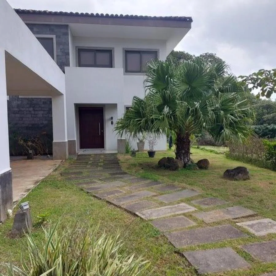 SE VENDE FABULOSA CASA EN LA GUÁCIMA DE ALAJUELA  - Venta en Guácima