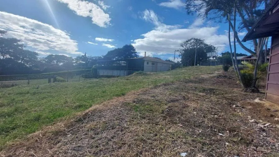 Venta de lote de 8000 m2 con casa en Heredia Centro (mga) - Venta en Heredia