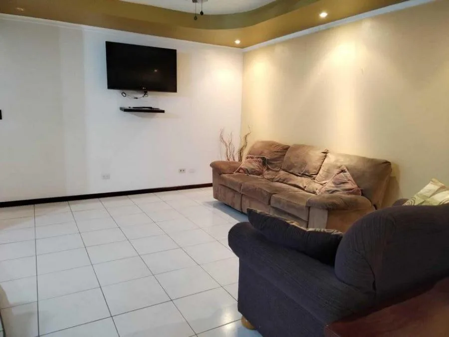 Venta de Casa en Uruca, San José. RAH 24-690 - Venta en San José — photo 2