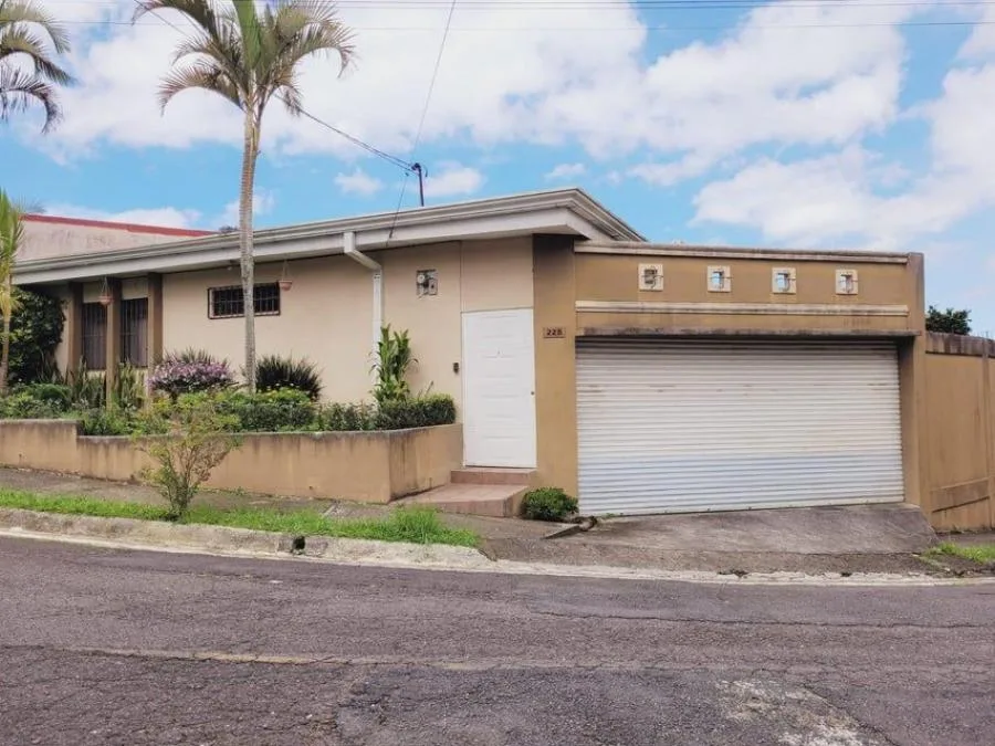 Venta de Casa en Goicoechea, San José. RAH 24-532 - Venta en Goicoechea