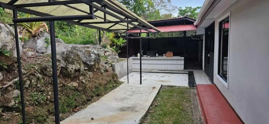 Ganga Venta de casa con lote de 1500 Mt en turrialba tuis 26-1157 - Venta en Turrialba