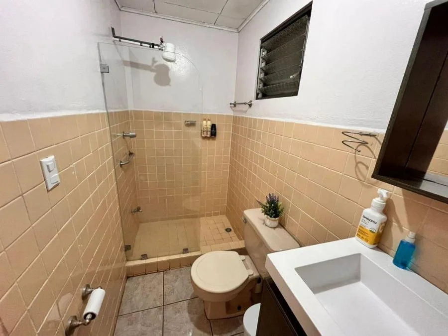 Venta de Casa + Mini Apto en San Juan de Tibás. - Venta en Tibás — photo 2
