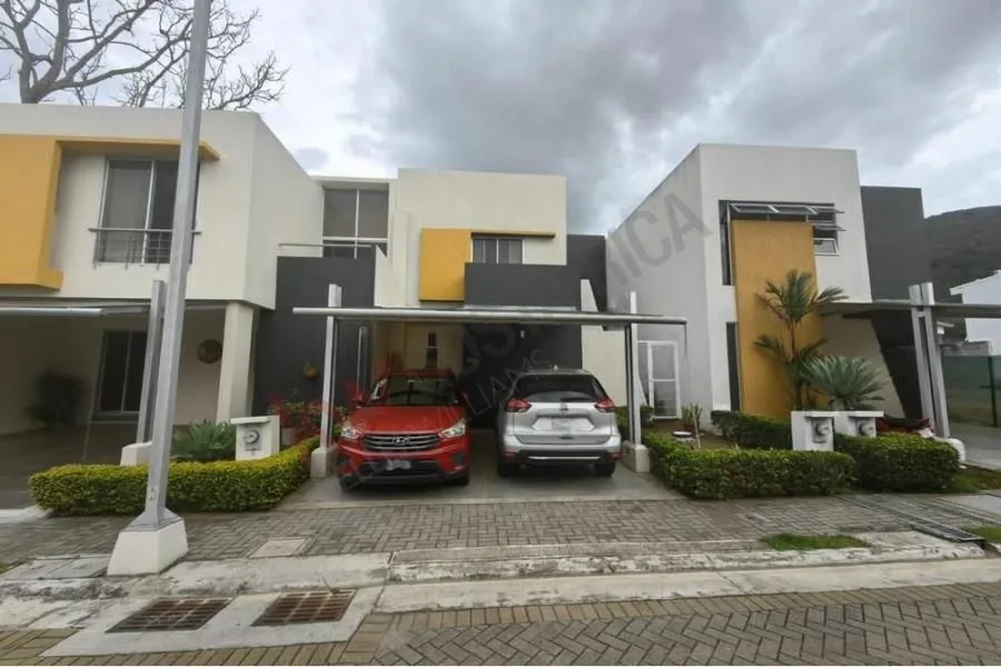 CASAS EN VENTA EN PIEDADES, SANTA ANA #5550  - Venta en Piedades