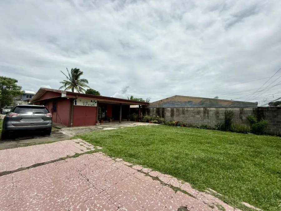 Venta de Propiedad Comercial o Residencial con Uso de Suelo Mixto en Heredia.  - Venta en Flores