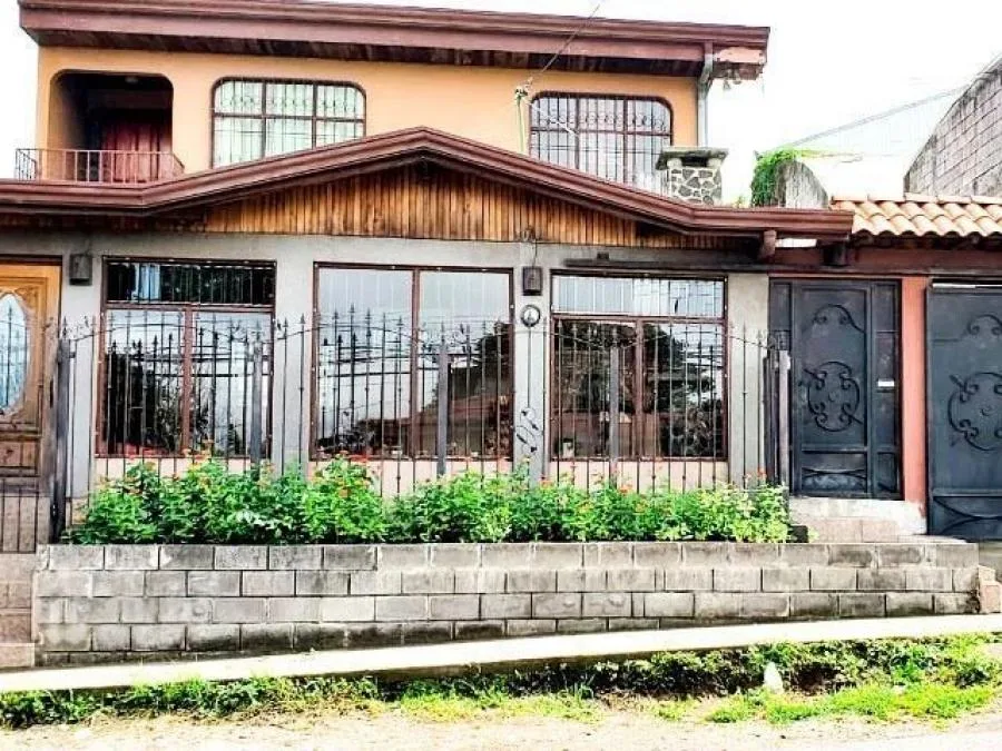 VENTA DE CASA EN SAN ISIDRO DE HEREDIA CL22-732 - Venta en San Isidro