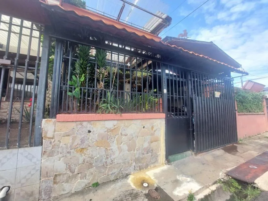 CASA EN VENTA EN MERCEDES SUR, HEREDIA RAH 233376  - Venta en Mercedes