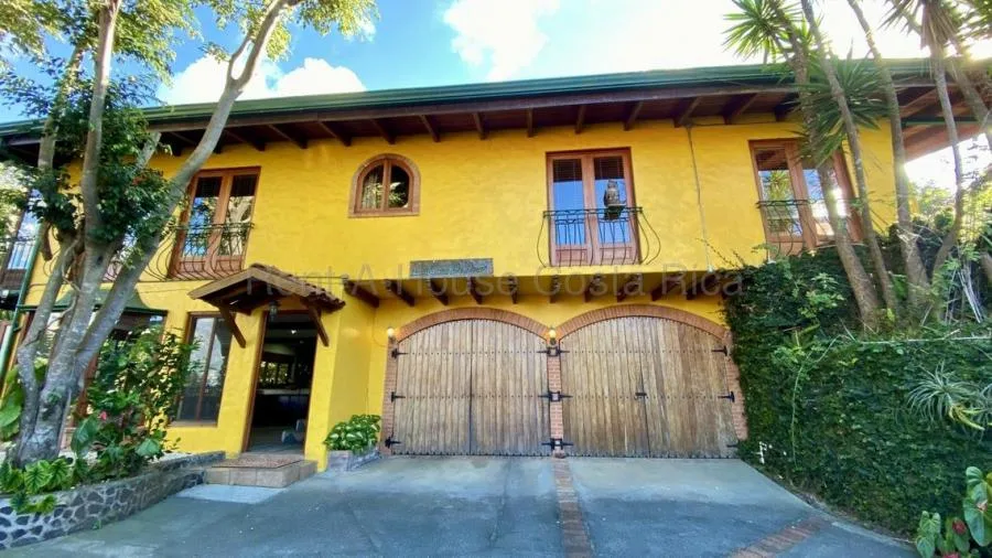 Venta de Casa en San Antonio de Escazú. RAH 26-1567 - Venta en Escazú