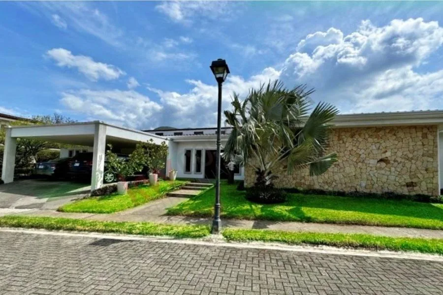 Venta de casa en condominio en Piedades, Santa Ana US$ 450.000 #6356 - Venta en Santa Ana