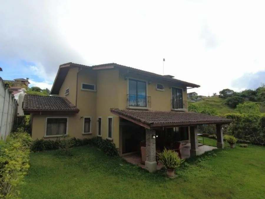 Casa de lujo en condominio exclusivo ubicado en Mata Platano RAH 231212 - Venta en Goicoechea