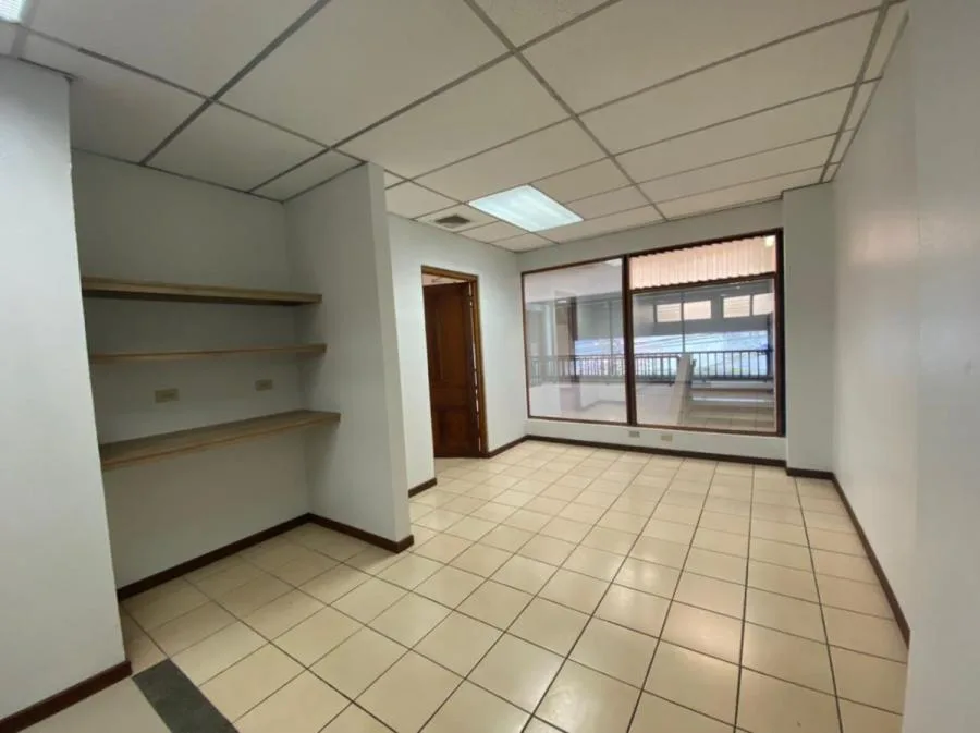 EDIFICIO EN ALQUILER EN BARRIO TOURNON, GOICOECHEA RAH 24751  - Alquiler / Renta en Goicoechea — photo 5