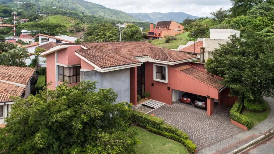 Casa en Venta en Escazú, San José. RAH 23-1795 - Venta en Escazú