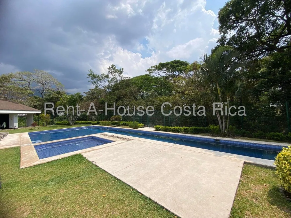 Se alquila casa en Santa Ana San José 26-1463 - Alquiler / Renta en Santa Ana
