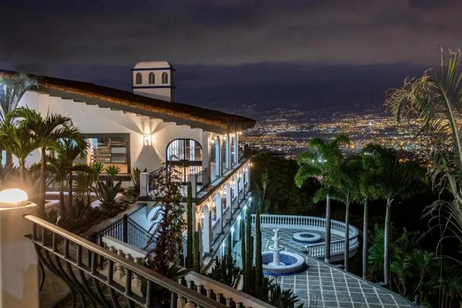 Venta mansión con espectacular vista en Escazú - Venta en Escazú