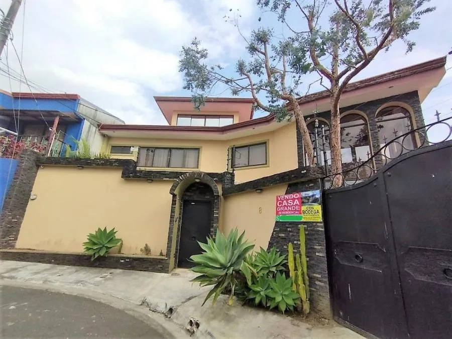 Casa en Venta en Goicoechea, San José. RAH 23-2939 - Venta en Goicoechea