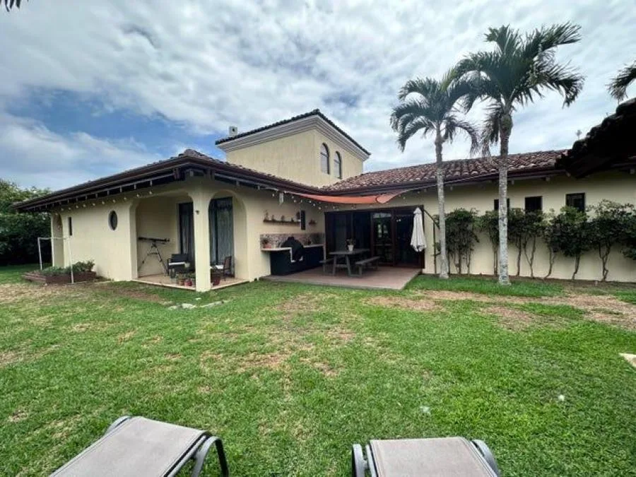 venta de casa en heredia santo domingo  - Venta en Santo Domingo