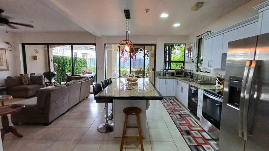VENTA DE LUJOSA CASA EN LA UNION DE TRES RIOS PBR - Venta en La Unión