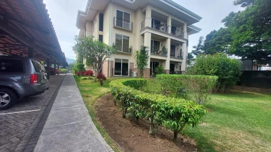 Disfrute del estilo de vida de lujo en este impresionante apartamento  en Belén RAH 23-2255 - Venta en Belén