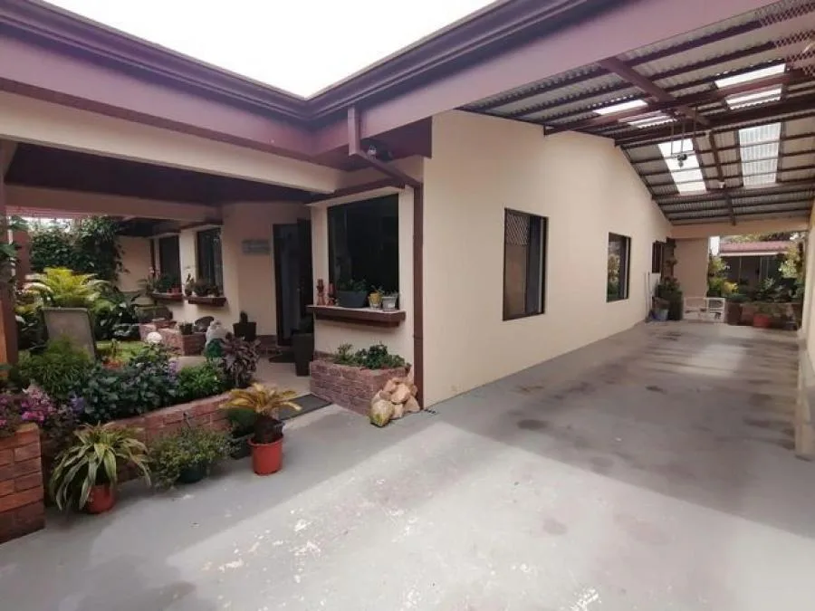 Venta de hermosa propiedad con 2 casas en La Trinidad de Moravia. #23-500   - Venta en Moravia