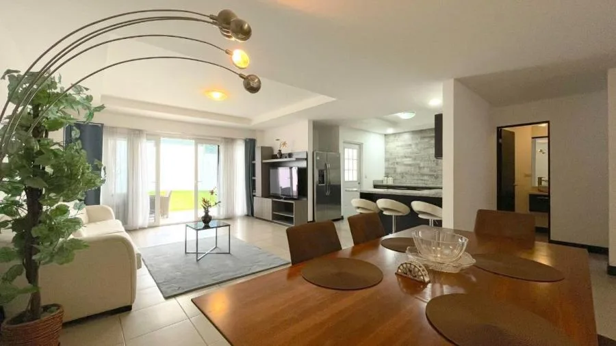 Venta de Casa en Condominio Rio Palma Guachipelín Escazú - Venta en Escazú