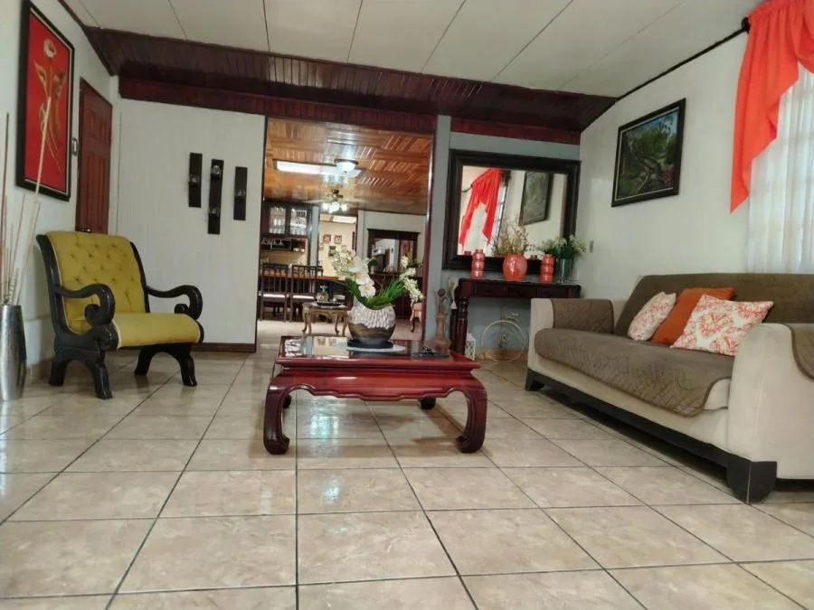 Venta de Local Comercial en Pozos de Santa Ana.  USO DE SUELO MIXTO - Venta en Santa Ana