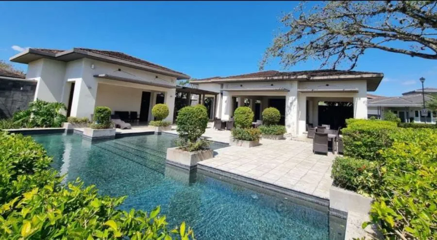 Venta Exclusiva Y Preciosa Casa En Santa Ana Lindora; Idi: 105629 - Venta en Pozos