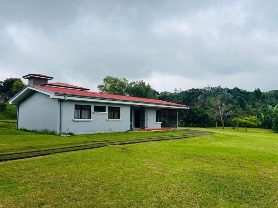 Venta de casa en San Rafael de Coronado en lote de 2964 m2 MGA - Venta en Vasquez de Coronado