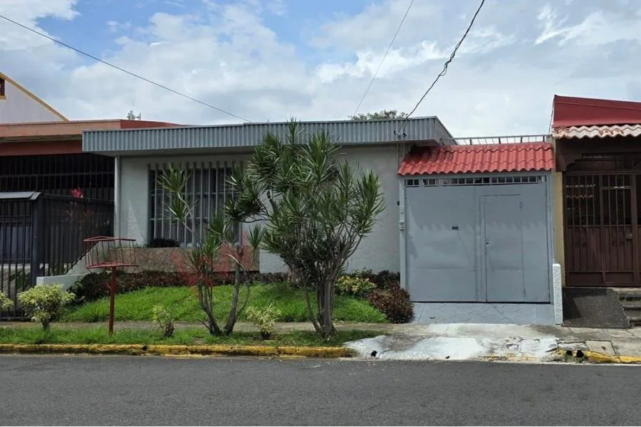 Venta de casa de una planta en Calle Blanco, Goicoechea USD 180.000 #JM31 - Venta en Goicoechea